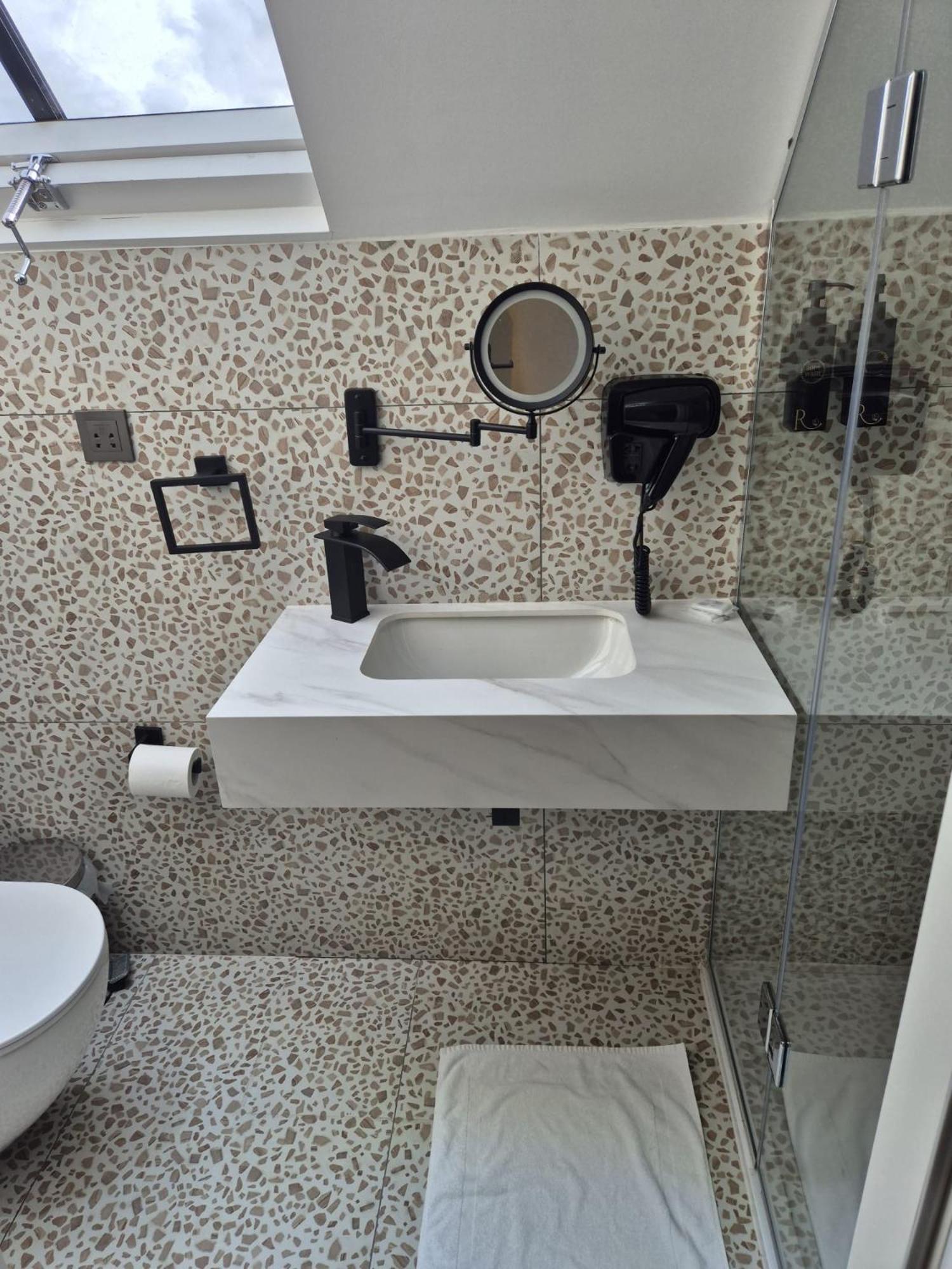 Rosemay Hotel Near London Heathrow Airport Hayes  Bagian luar foto