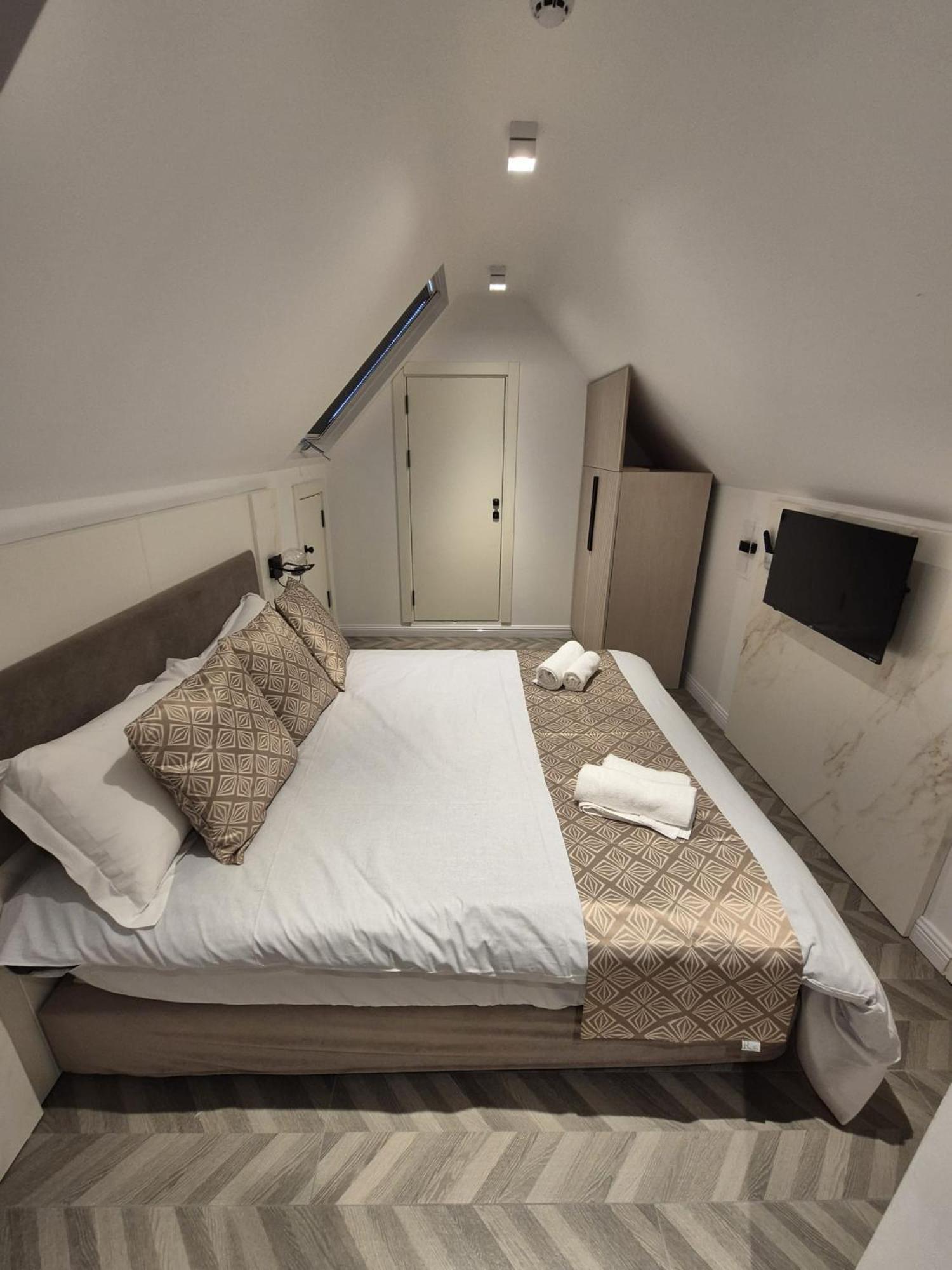 Rosemay Hotel Near London Heathrow Airport Hayes  Bagian luar foto